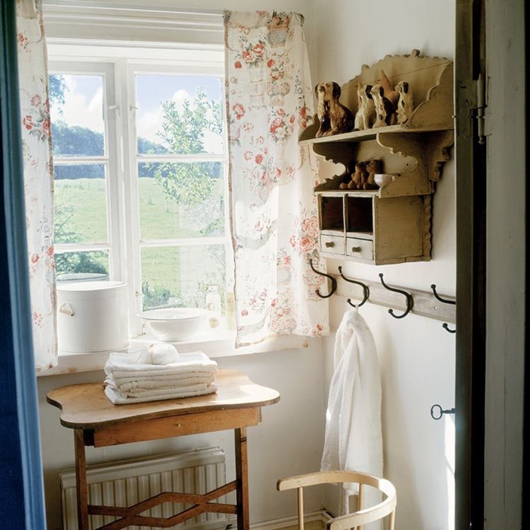 Gorgeous neutral decor in timeless room on Hello Lovely