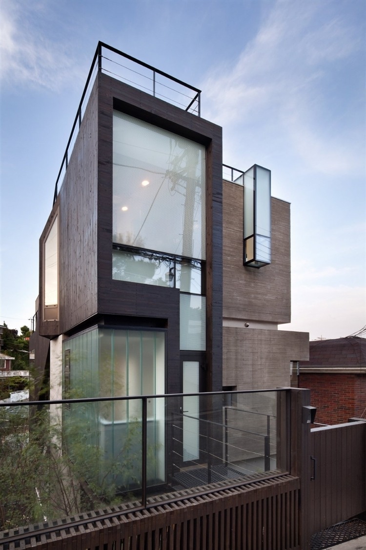 H-House by Bang By Min