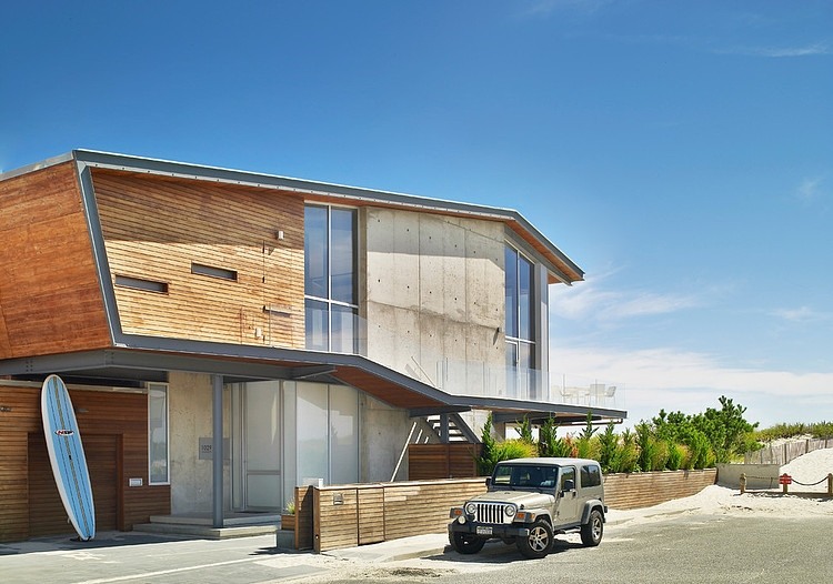 Long Island Beach House by West Chin Architect