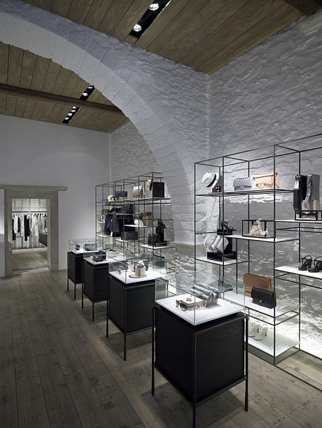 Linea Piu Boutique on the Greek island of Mykonos - 6
