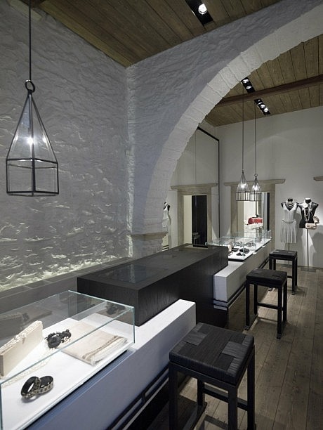 Linea Piu Boutique on the Greek island of Mykonos - 7