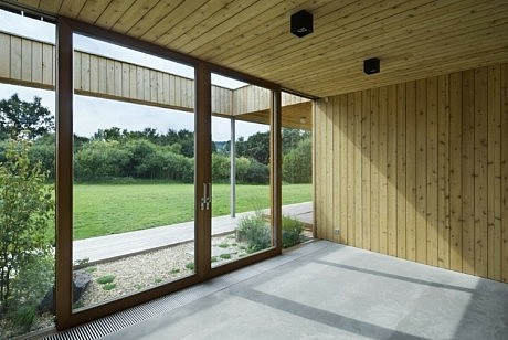 Modern Weekend House in Bus, Czech Republic - 9