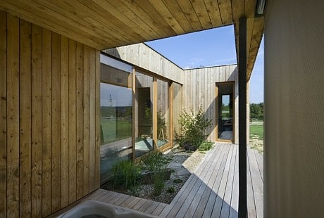Modern Weekend House in Bus, Czech Republic - 16