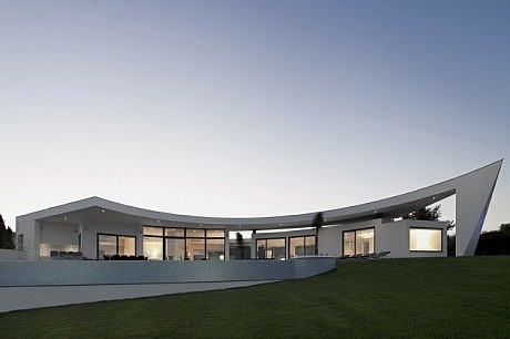 The Colunata House by Mario Martins - 2