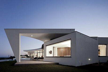 The Colunata House by Mario Martins - 4