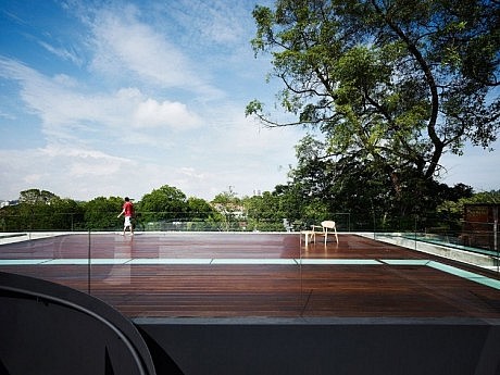 JKC1 House by ONG&ONG - 15