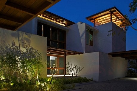 Courtyard House by Hiren Patel Architects - 9