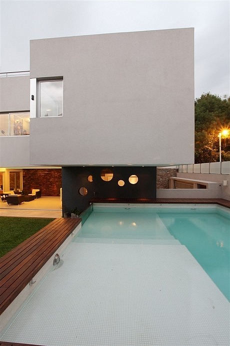 Devoto House by Andrés Remy Arquitectos - 12