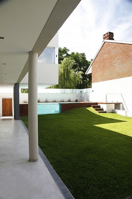 Devoto House by Andrés Remy Arquitectos - 13