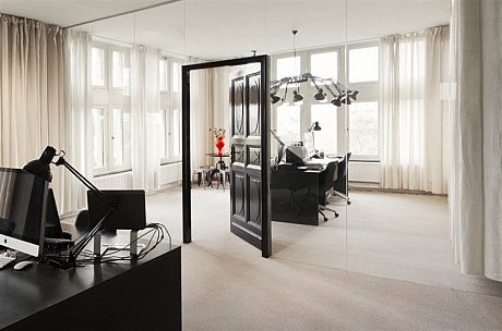 Uxus HQ by Uxus Design - 10