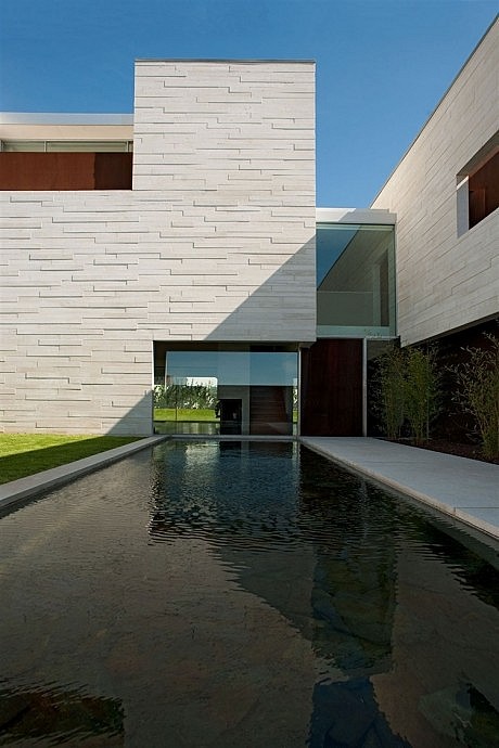 House in Aldoar by Topos Atelier de Arquitectura - 2