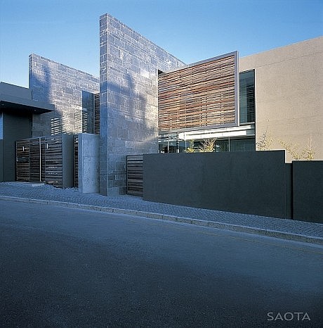 St Leon 10 by Saota