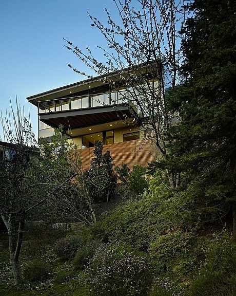 Hillside Modern by DeForest Architects