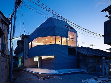 House at Kawachi-Matsubara by Fujiwaramuro Architects