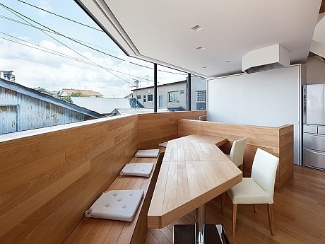 House at Kawachi-Matsubara by Fujiwaramuro Architects