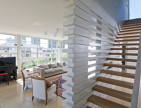 Rooftop Apartment by Amitzi Architects