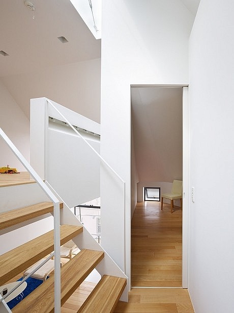 House at Kawachi-Matsubara by Fujiwaramuro Architects