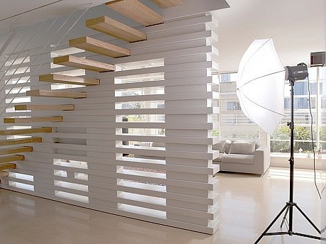 Rooftop Apartment by Amitzi Architects