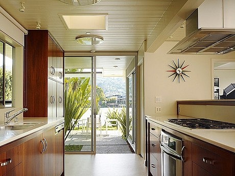 Lagoon House by Gary Hutton