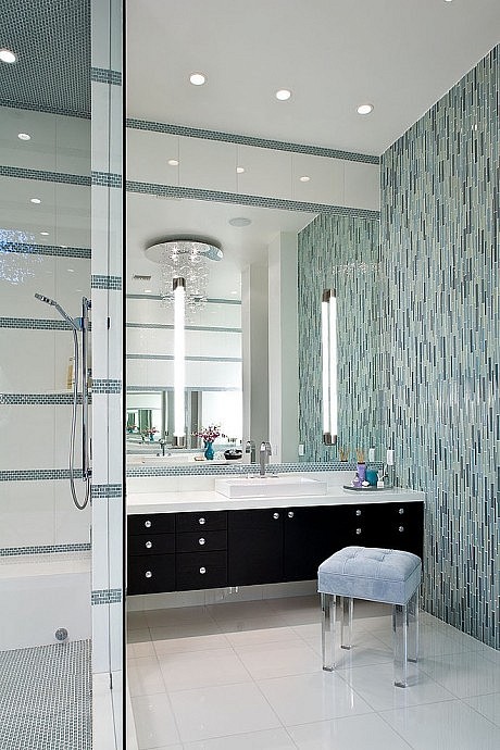 Contemporary House by KuDa Photography