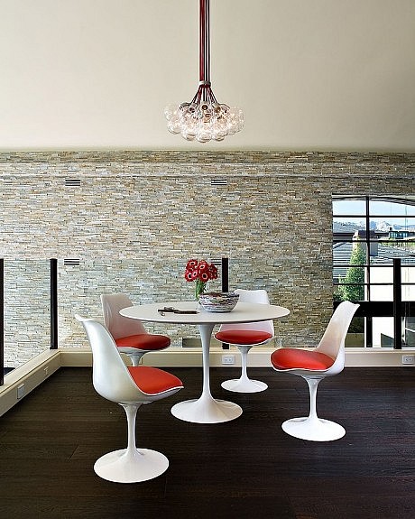 Contemporary House by KuDa Photography
