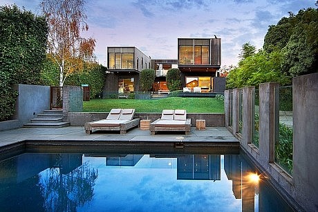 Armandale House by Jackson Clements Burrows
