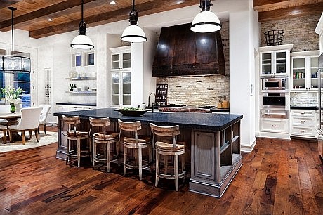 Classy Hill Country Residence by Jauregui Architecture