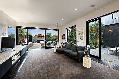 Armandale House by Jackson Clements Burrows
