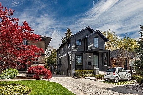 1095 Royal York Residence by R. H. Carter Architects