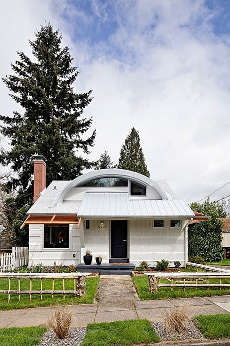 Eyebrow House by Papazian R.A.