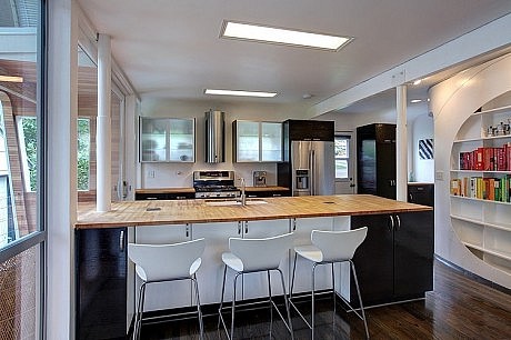 Eyebrow House by Papazian R.A.