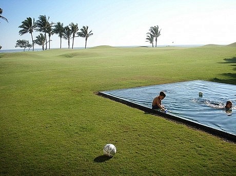 La Caracola Beach House by Paul Cremoux Studio