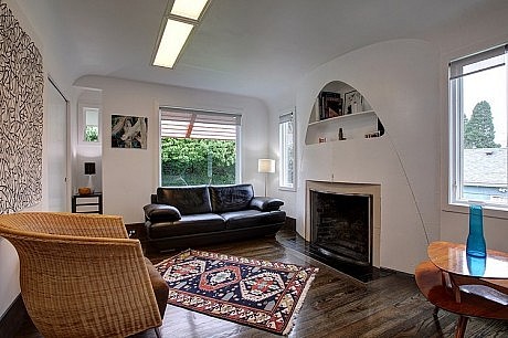 Eyebrow House by Papazian R.A.