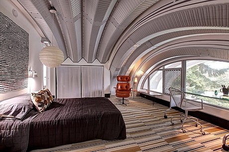 Eyebrow House by Papazian R.A.