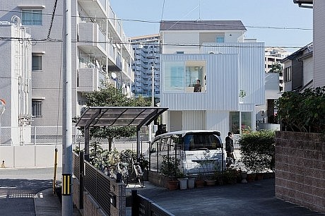 House in Chayagasaka by Tetsuo Kondo Architects