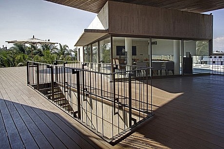 La Caracola Beach House by Paul Cremoux Studio