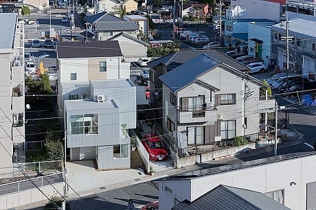 House in Chayagasaka by Tetsuo Kondo Architects