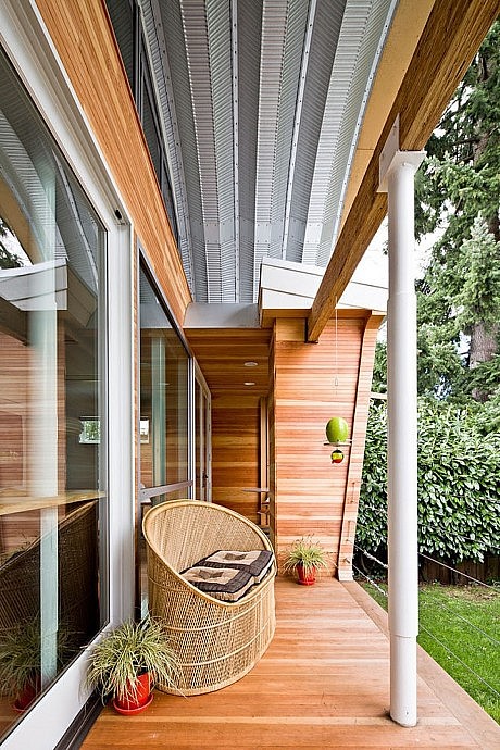 Eyebrow House by Papazian R.A.