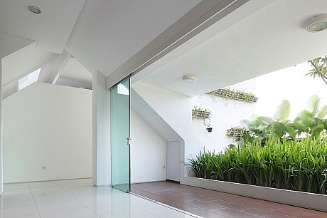 Split House by TWS & Partners