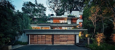 House by the Lake by CHK Arquitectura