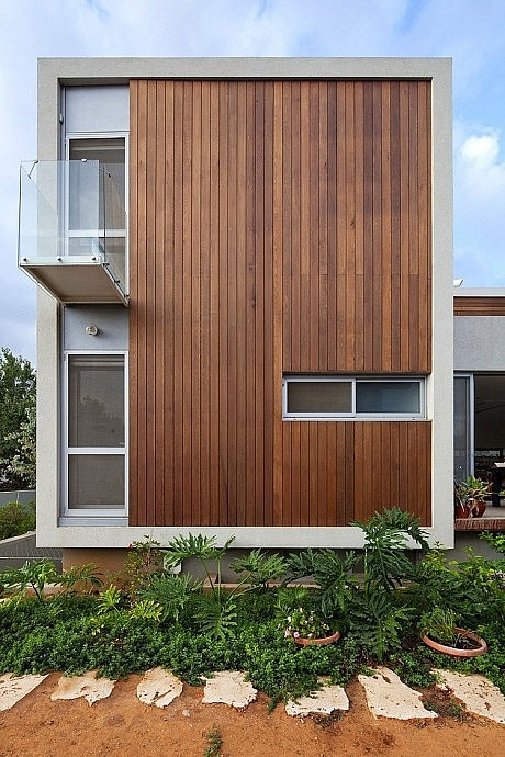 Valley House by Aberjazz Studio Architects