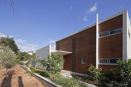 Valley House by Aberjazz Studio Architects