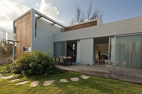 Valley House by Aberjazz Studio Architects