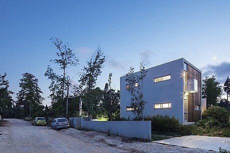 Valley House by Aberjazz Studio Architects