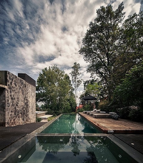 House by the Lake by CHK Arquitectura