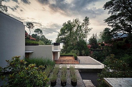 House by the Lake by CHK Arquitectura
