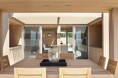Guesthouse by Bromley Caldari Architects