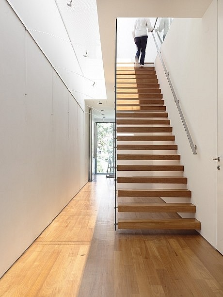 Jln Angin Laut by HYLA Architects