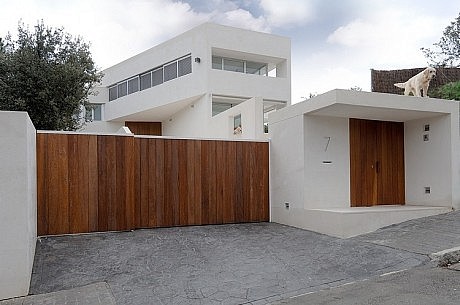 Valdemorillo House by Otto Medem Arquitectura