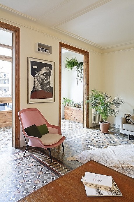 Apartment Refurbishment by Anna & Eugeni Bach